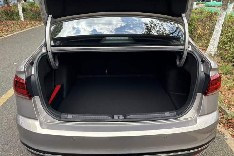 Used Volkswagen Bora 2024 300TSI DSG Prestige Edition Interior 8