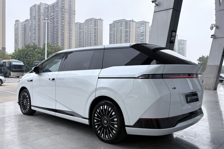 Used XPeng X9 2025 740 Ultra-Long Range Max
