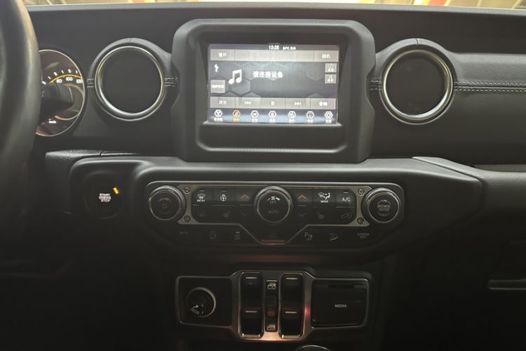 Used Jeep Wrangler 2019 2.0T Sahara Four-Door Version China VI Emission Standard
