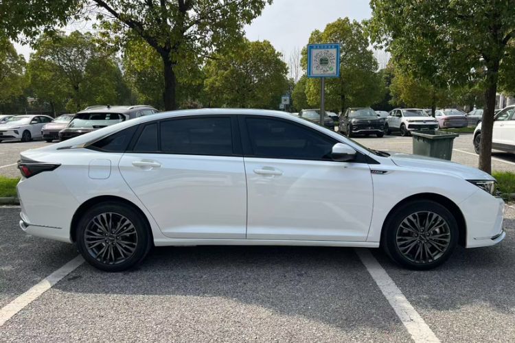 Used Dongfeng Aeolus Yixuan MAX 2023 1.5T Super-Powered Dad Edition
