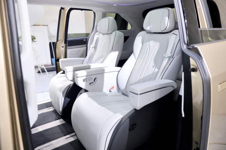 Used XPeng X9 2024 640 All-Wheel Drive High-Performance Max Interior 5