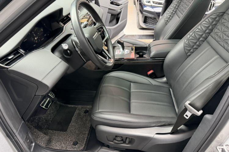 Used Land Rover Range Evoque 2022 Aurora L 249 PS R-Dynamic Collins Antique Bronze Special Edition Interior 12