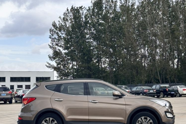 Used Hyundai Santa Fe 2013 2.4L Automatic Two-Wheel Drive Smart Version