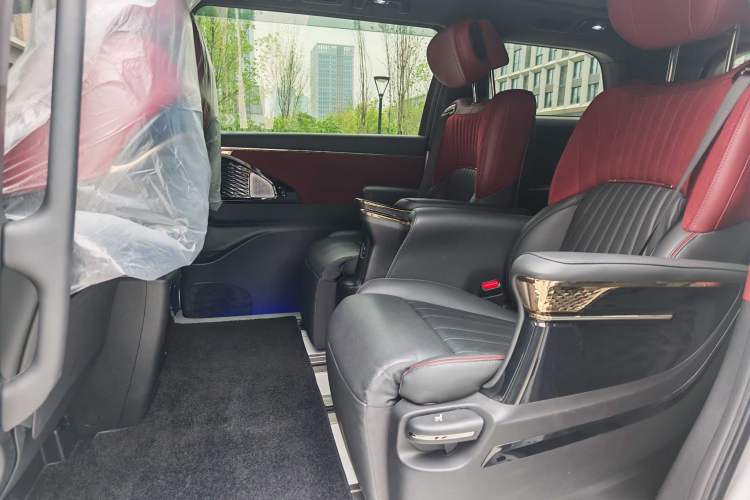 Used GAC Trumpchi M8 2023 Zongshi Series Dual-Motor Supreme Edition Interior 3