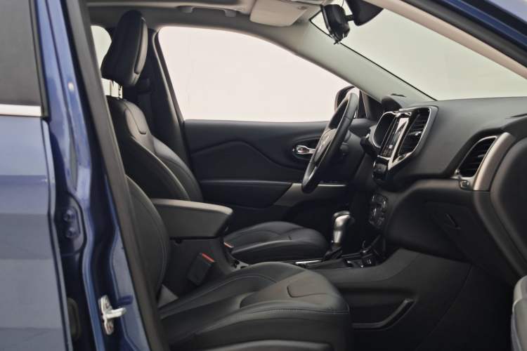 Used Jeep Cherokee 2019 2.0L 2WD Premium Edition China VI