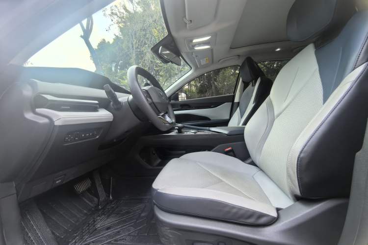 Used CHANGAN UNI-V iDD 2023 ZhiDian iDD 1.5T 113km ZhiKu Model Left Front Seat