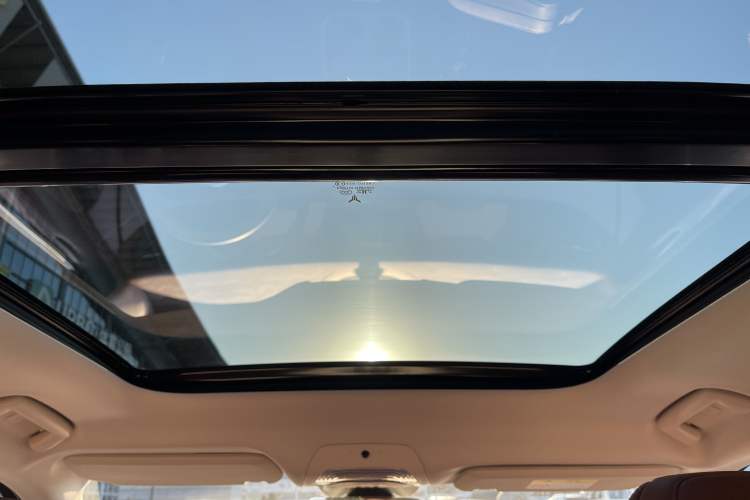 Used VOYAH FREE 2023 Four-Wheel Drive Extended-Range Model with Ultra-Long Range