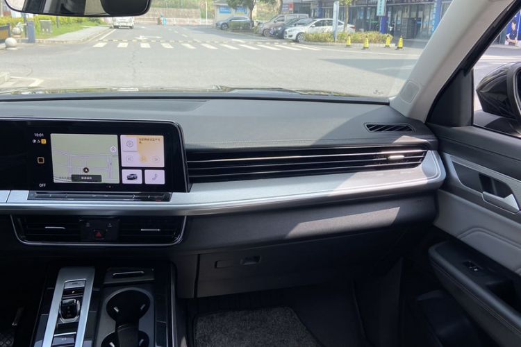 Used Volkswagen Tavendor 2023 330TSI Luxury Touring Edition Interior 7