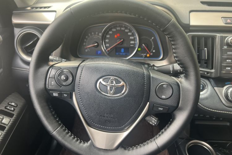 Used Toyota RAV4 2015 2.5L Automatic 4x4 Luxury Edition
