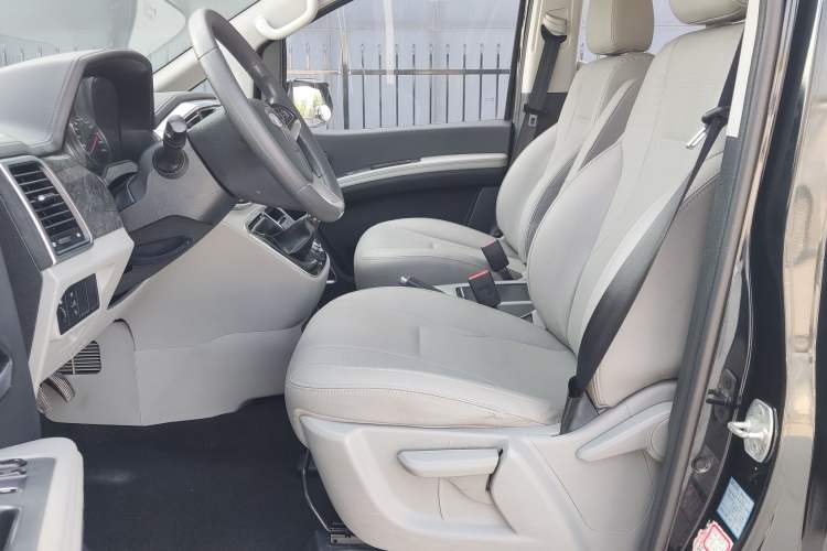 Used JAC Refine M4 2016 2.0L Manual Luxury Smart Version