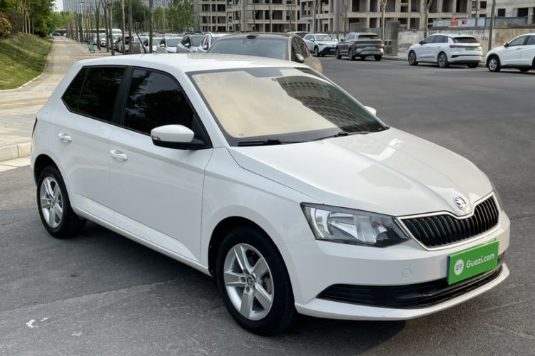 Used Skoda Fabia 2017 1.4L Automatic Car Enjoy Edition Exterior 6