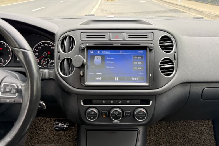 Used Volkswagen Tiguan 2017 300TSI Automatic Two-Wheel Drive Silk Road Comfort Edition Audio And AC Panel