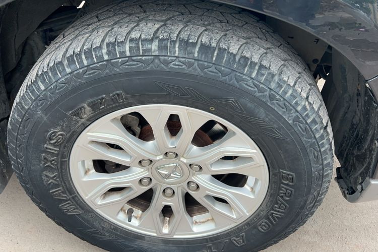 Used JMC Yusheng S350 2013 2.4T Manual Two-Wheel Drive Diesel Ultra-Luxury 5-Seater
