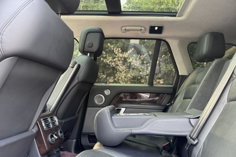 Used Land Rover Range 2021 3.0 L6 Grand Edition Interior 8