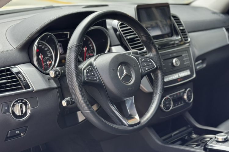 Used Mercedes-Benz GLE Coupe 2018 GLE 400 4MATIC Coupe SUV Interior 4