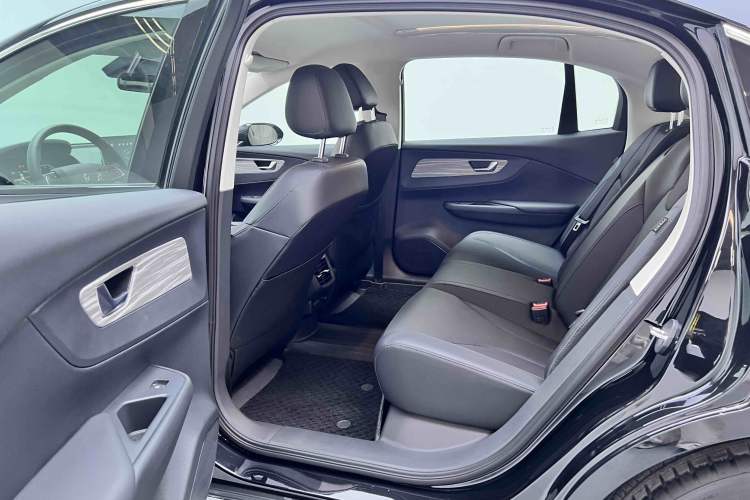 Used Hongqi E-QM5 2022 431 km Charge & Enjoy Edition
