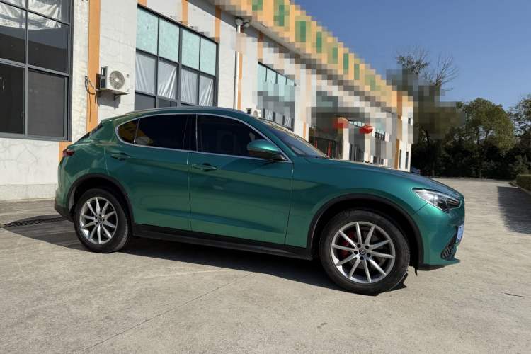 Used Alfa Romeo Stelvio 2017 2.0T 200HP Luxury Edition
