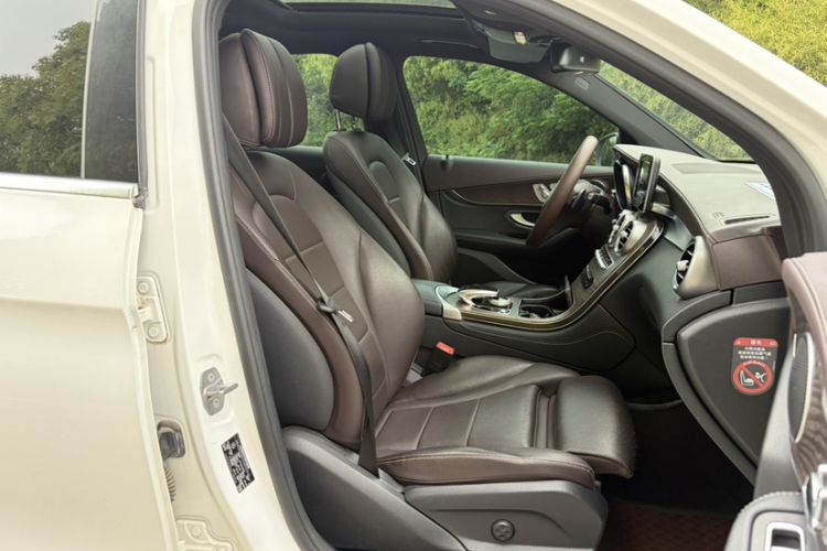 Used Mercedes-Benz GLC 2017 GLC 300 4MATIC Sport Edition Interior 7