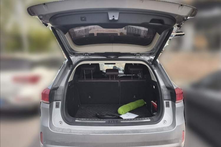 Used Wey VV6 2018 2.0T Two-Wheel-Drive Ultra-Luxury Version China V Standard Exterior 5