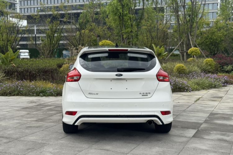 Used Ford Focus 2017 Hatchback EcoBoost 180 Automatic Elite Model Exterior 1