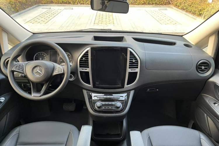 Used Mercedes-Benz Vito 2018 2.0T Elite Version 7 Seats China VI Emission Standard