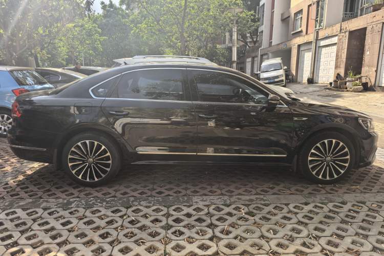 Used Volkswagen Passat 2016 3.0L V6 DSG Flagship Edition Exterior 5