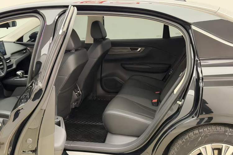 Used Hongqi E-QM5 2022 431 km Charge & Enjoy Edition