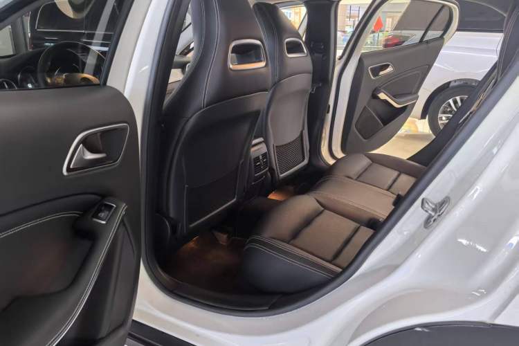 Used Mercedes-Benz GLA 2015 GLA 220 4MATIC Luxury Model
