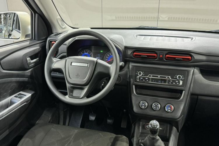 Used Dongfeng Fengon 380 2022 1.5L Comfort-Class Passenger Vehicle (Steel Spring) with 5 Seats
