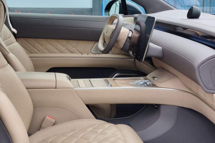 Used Nio ET9 2025 100kWh Signature Edition Interior 1