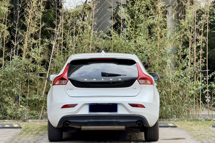 Used Volvo V40 2016 T4 Smart Luxury Edition