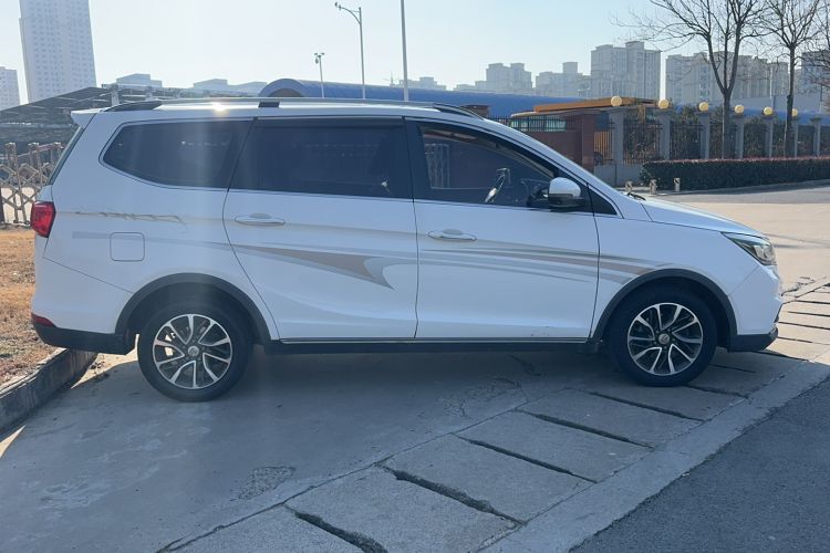 Used Baojun 730 2017 1.5T Manual Prestige Version 7 Seats Exterior 3