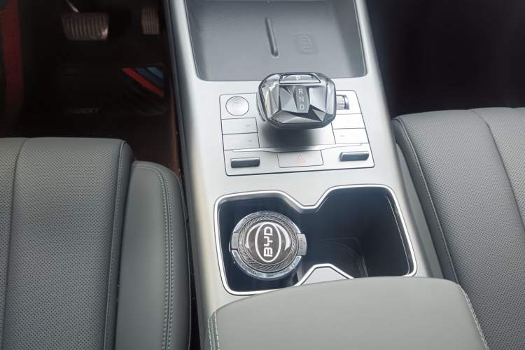 Used BYD Song Pro New Energy 2025 Second-Generation DM-i 75KM Leading Edition Gear Lever