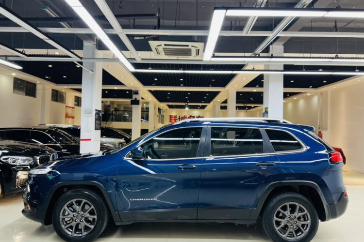 Used Jeep Cherokee 2020 2.0L Two-Wheel Drive Classic Sports Edition