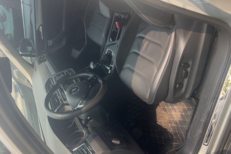 Used Volkswagen Tiguan L 2018 330TSI Automatic Two-Wheel Drive Comfort Edition Interior 1