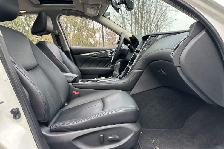 Used Infiniti Q50L 2018 2.0T Comfort Edition China VI Standard Interior 7