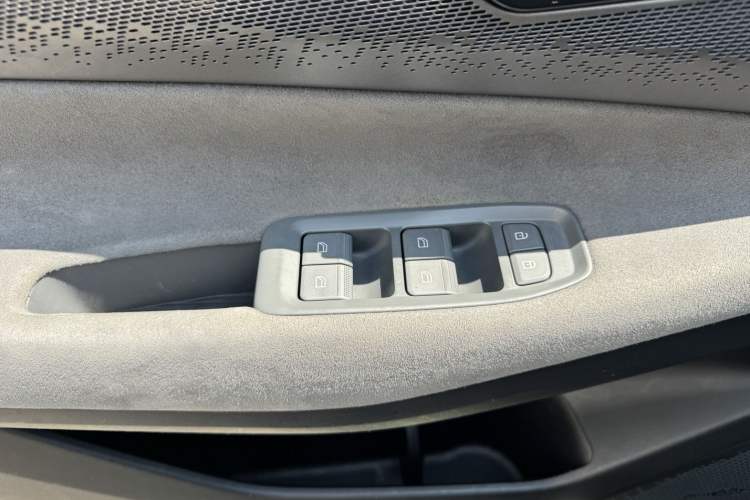 Used Lynk & Co 08 EM-P 2023 120km Long-Range Halo
