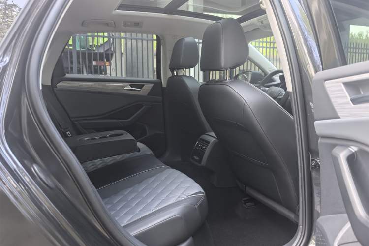 Used Volkswagen Sagitar 2025 300TSI DSG Excellence Edition Interior 5