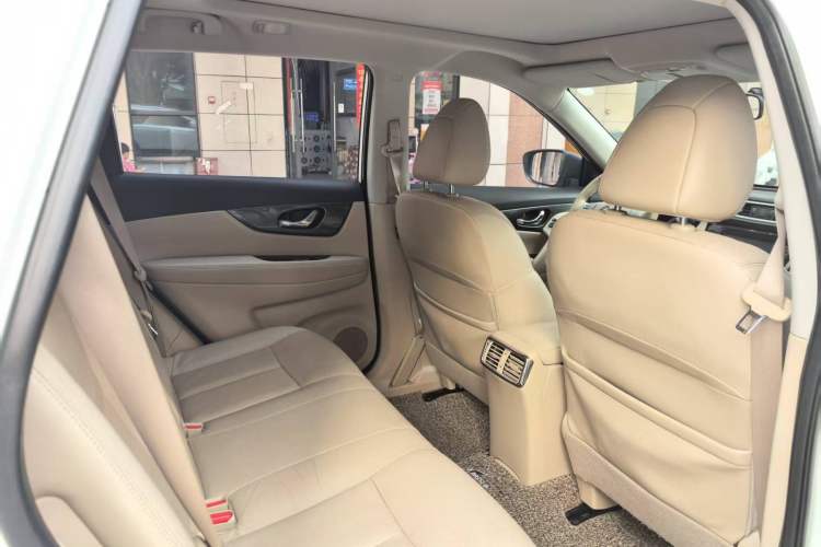 Used Nissan X-Trail 2014 2.5L CVT Luxury Edition 4WD Interior 5