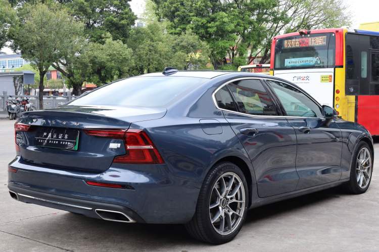 Used Volvo S60 New Energy 2022 T8 eDrive Hybrid All-Wheel Drive Smart Luxury Edition Exterior 3