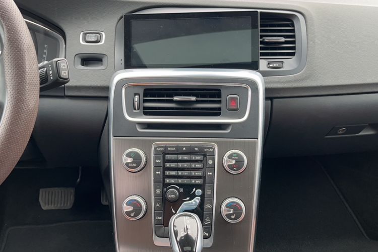 Used Volvo V60 2016 Cross Country T6 AWD
