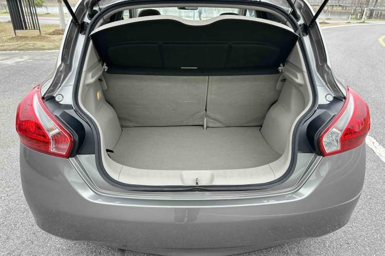 Used Nissan Tiida 2011 1.6L CVT Comfort Model
