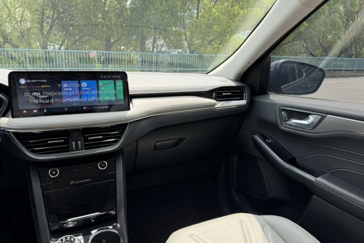 Used Ford Escape 2020 EcoBoost 245 Two-Wheel-Drive Titanium Edition Interior 2