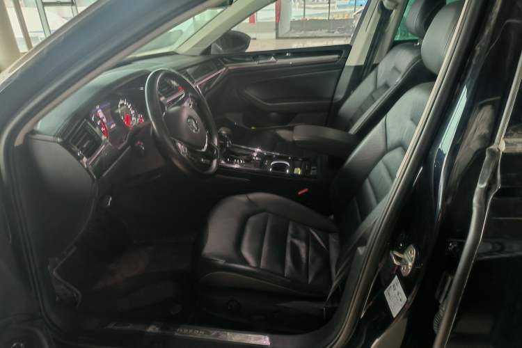 Used Volkswagen Phideon 2019 380TSI Two-Wheel Drive Business Edition China VI Standard