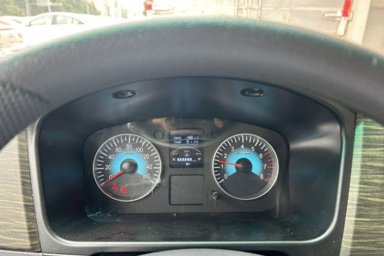 Used Jinbei Hiace X30 2023 1.5L Super-Comfortable Passenger Van 5/6/7-Seater Non-Air-Conditioned Version Model SWC15M