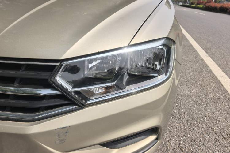 Used Volkswagen Bora 2018 1.5L Automatic Fashion Model Left Front Headlight