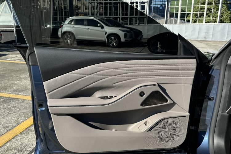 Used Geely Galaxy Galaxy 8 2025 130km EM-P Exploration Edition
