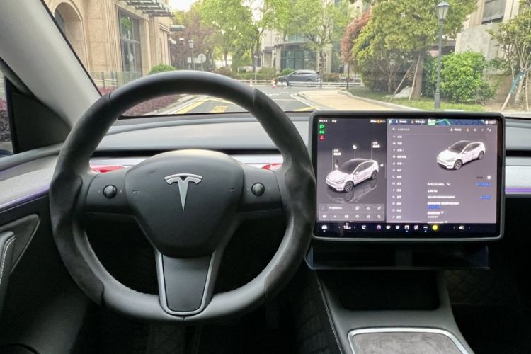 Used Tesla Model Y 2023 Rear-Wheel-Drive Version Steering Wheel