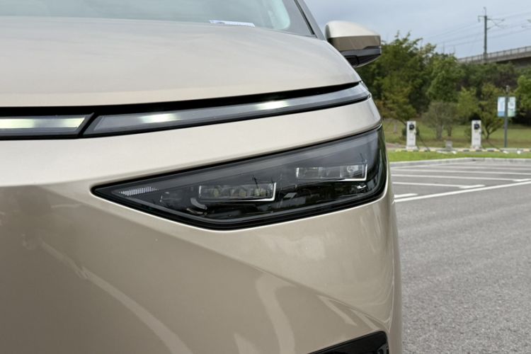 Used XPeng X9 2024 640 All-Wheel Drive High-Performance Max