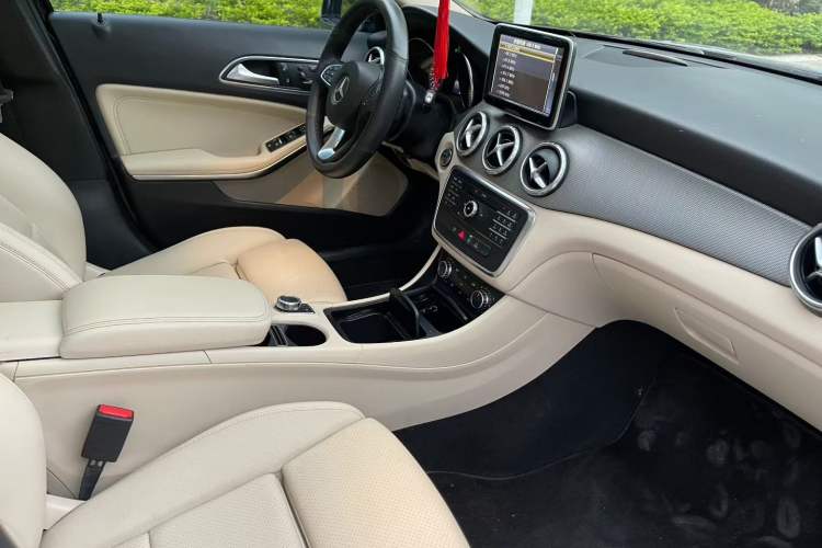Used Mercedes-Benz GLA 2016 GLA 200 Sport Edition Interior 4